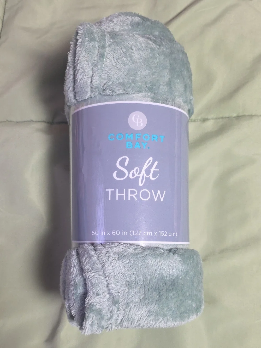 Comfort Bay Plush Throw Blanket in Sage Green